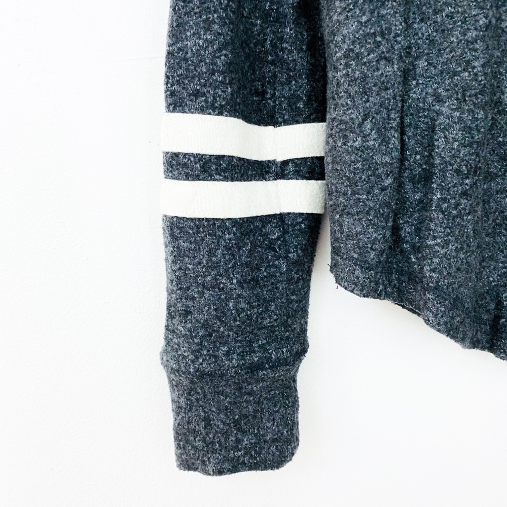 ❌SOLD❌ HOLLISTER LONG SLEEVE TOP SWEATER WITH HODDIE - Picture 3 of 5
